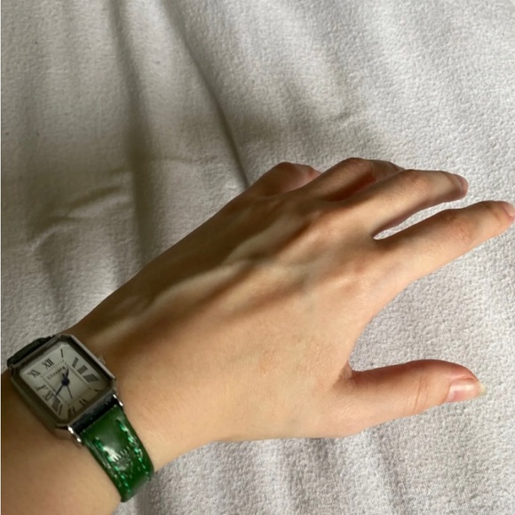 Green thin strap watch - Picture 4 of 4